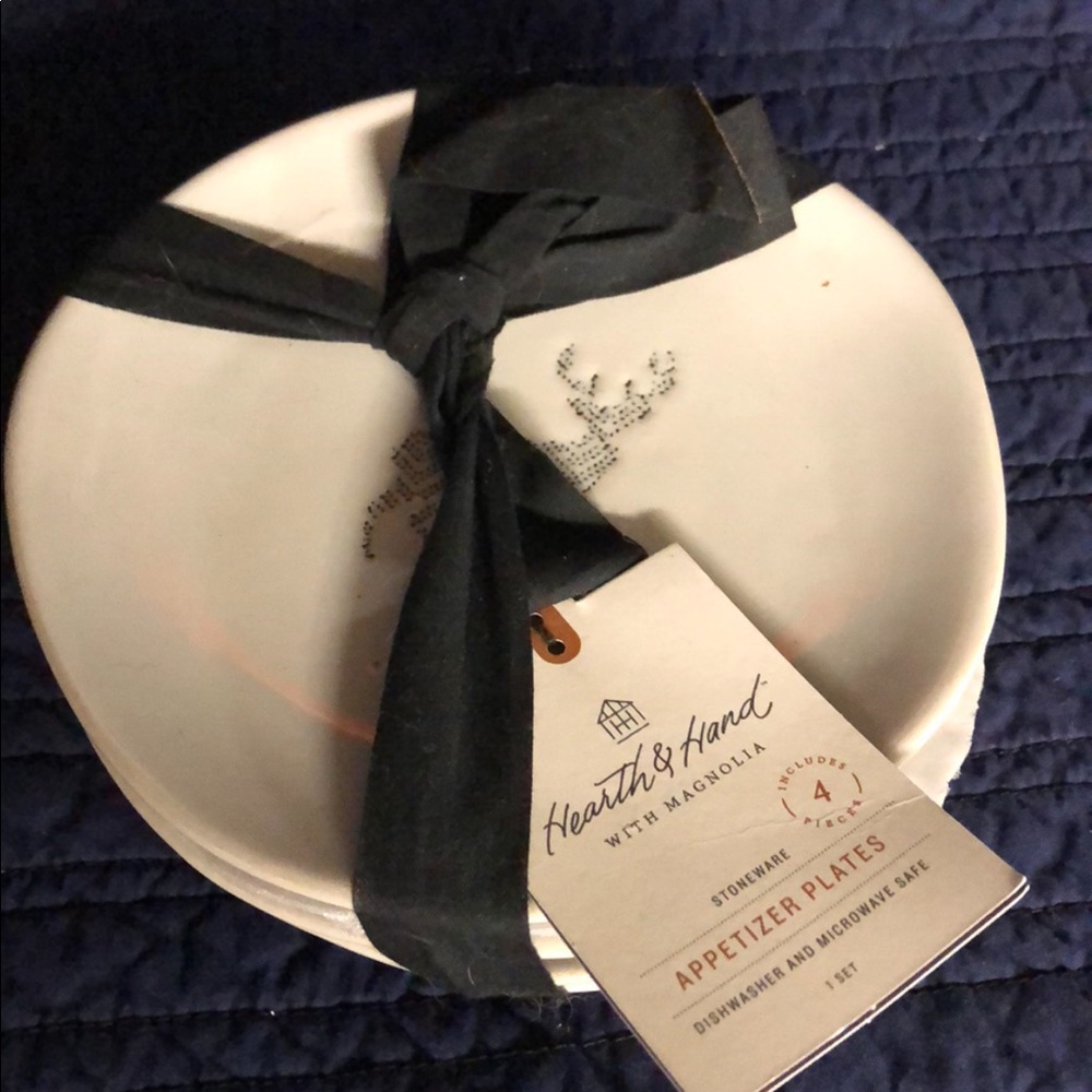 Hearth and hand with magnolia appetizer plates set